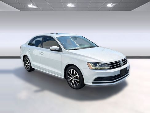 Used 2017 Volkswagen Jetta SE FWD image 6