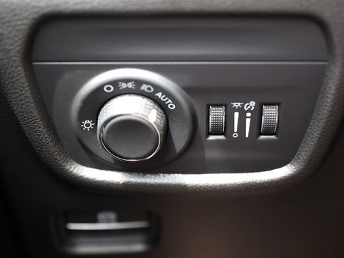 Used 2025 Jeep Grand Cherokee Altitude AWD/4WD image 34