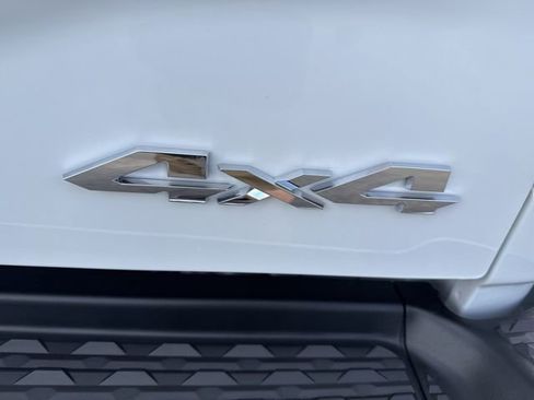 New 2026 RAM 2500 Laramie AWD/4WD image 17