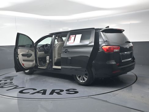 Used 2015 Kia Sedona L image 27