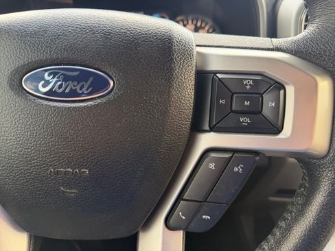 Used 2015 Ford F150 Lariat w/ Equipment Group 502A Luxury AWD/4WD image 18