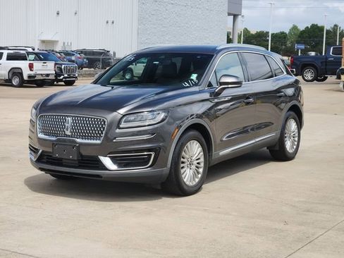 Used 2019 Lincoln Nautilus FWD image 3
