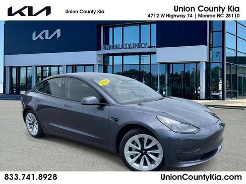 Used 2023 Tesla Model 3 Standard Range RWD image 1