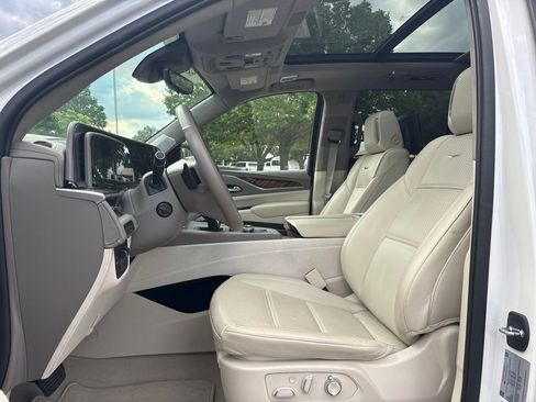 Certified 2023 Cadillac Escalade Premium Luxury Platinum w/ LPO, Radiant Package AWD/4WD image 9