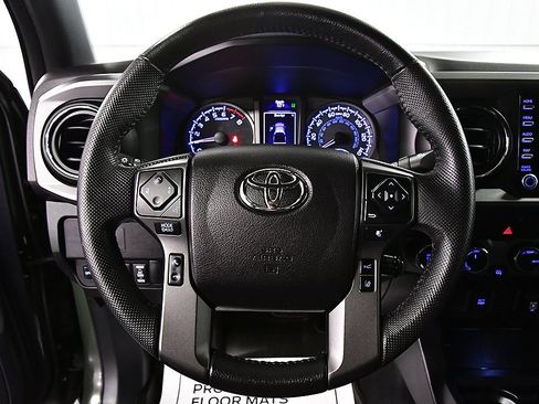 Used 2021 Toyota Tacoma TRD Off-Road image 18