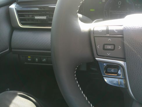 Used 2025 Toyota Camry SE w/ Convenience Package image 24