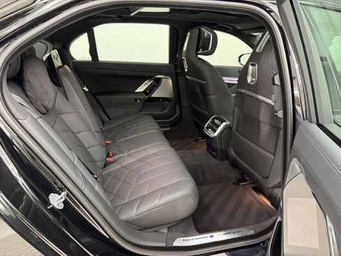 Used 2025 BMW i7 xDrive60 w/ Executive Package AWD/4WD image 30