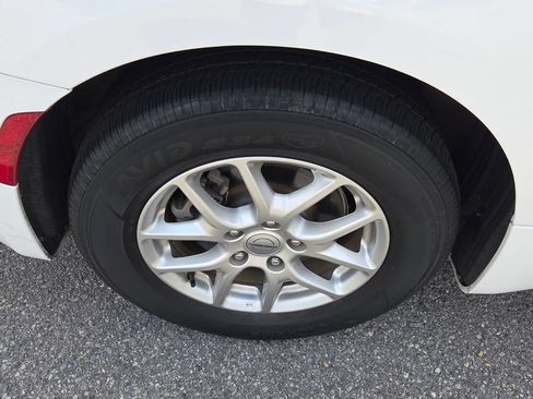 Used 2024 Chrysler Pacifica Touring-L FWD image 13