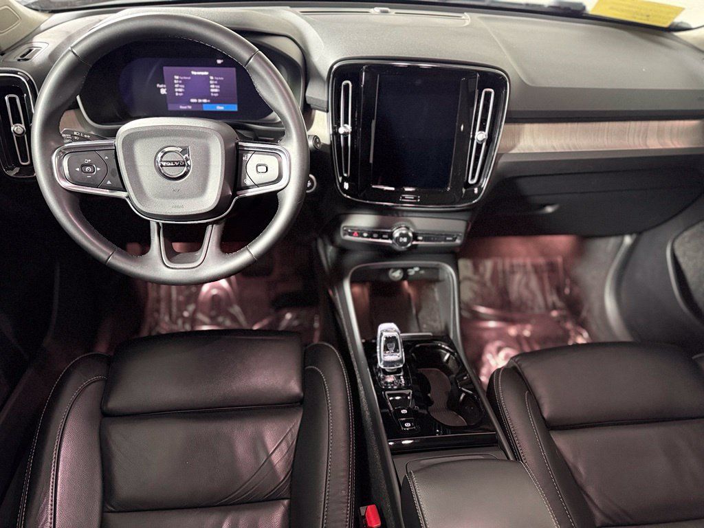Used 2024 Volvo XC40 B5 Plus w/ Protection Package Premier AWD/4WD image 11