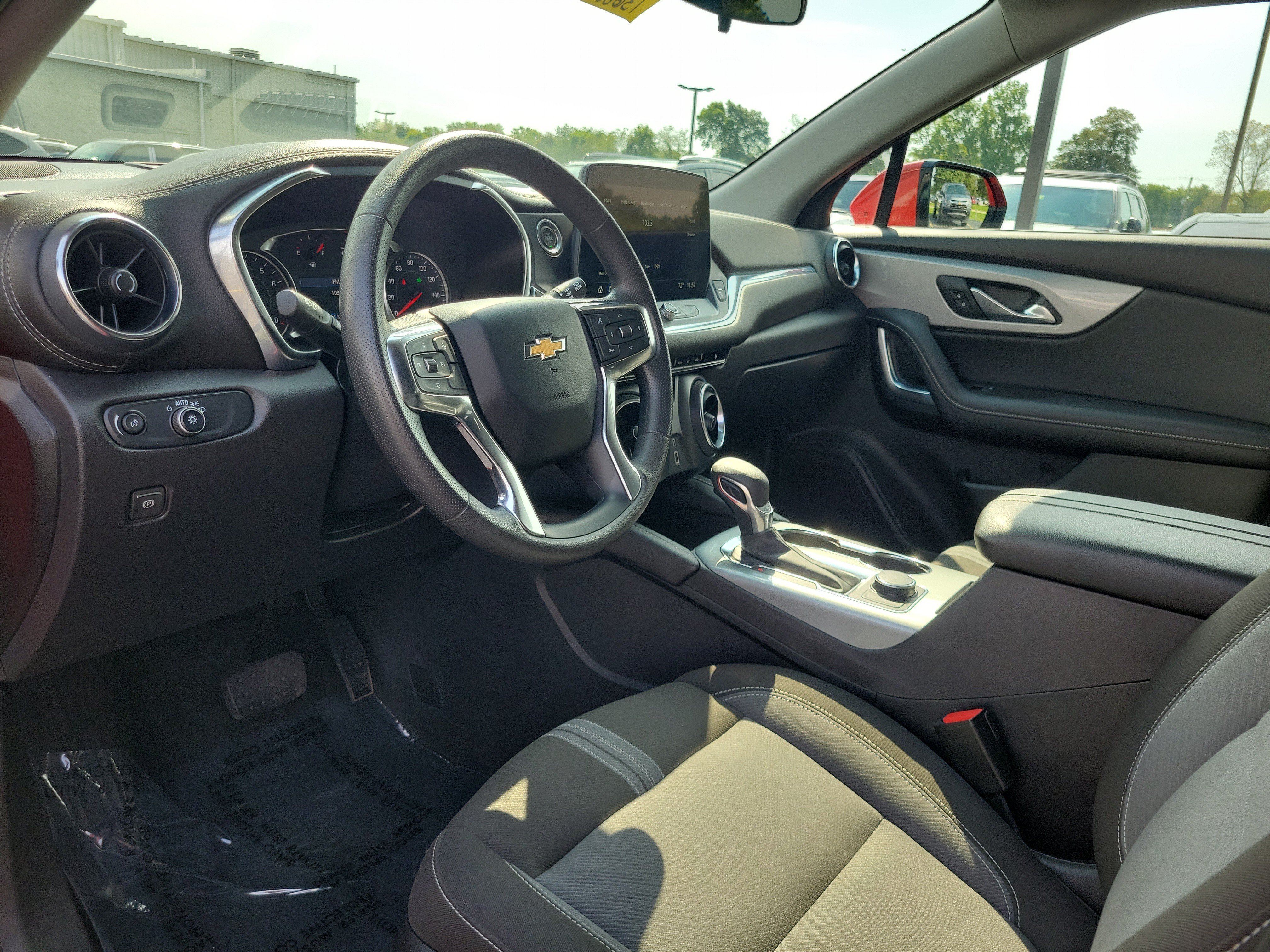 Used 2025 Chevrolet Blazer LT FWD image 19
