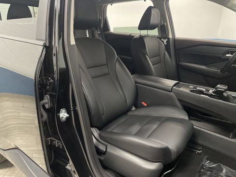 Used 2023 Nissan Rogue SV w/ SV Premium B Package image 31