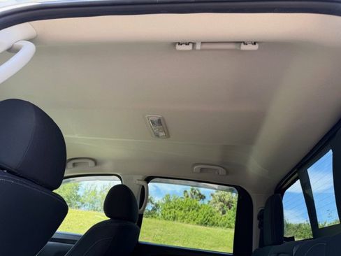 Used 2017 Nissan Titan SV image 12