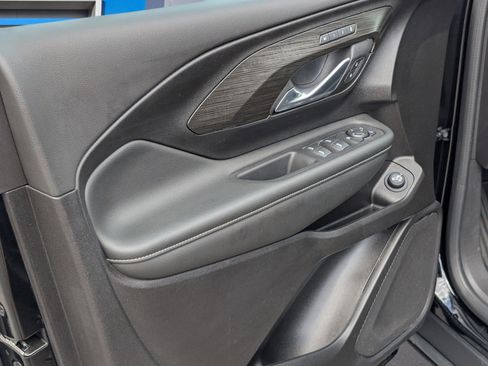 Used 2024 GMC Terrain SLT w/ Elevation Edition image 16