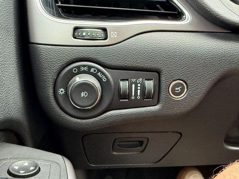 Used 2022 Jeep Cherokee Limited AWD/4WD image 19