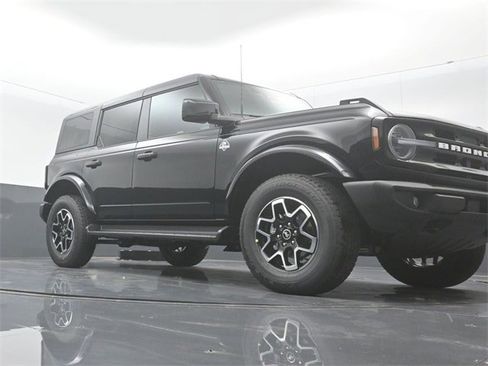 New 2025 Ford Bronco Outer Banks image 17