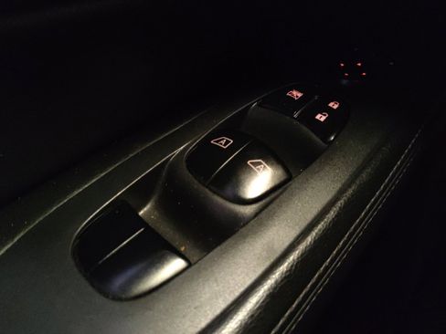 Used 2019 Nissan Pathfinder SL FWD image 27