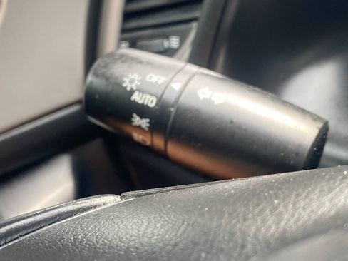 Used 2018 MAZDA MAZDA3 Touring FWD image 25
