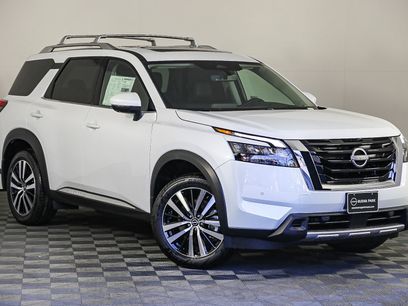 New 2025 Nissan Pathfinder Platinum w/ Cargo Package