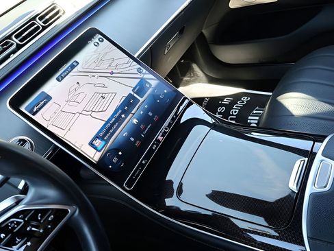 Used 2022 Mercedes-Benz S 500 4MATIC w/ AMG Line Package image 21