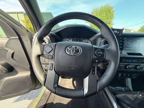 Used 2021 Toyota Tacoma TRD Sport w/ TRD Premium Sport Package AWD/4WD image 18