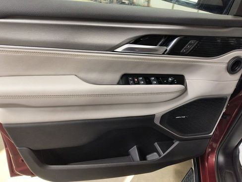 Used 2025 Jeep Wagoneer L Series III image 11