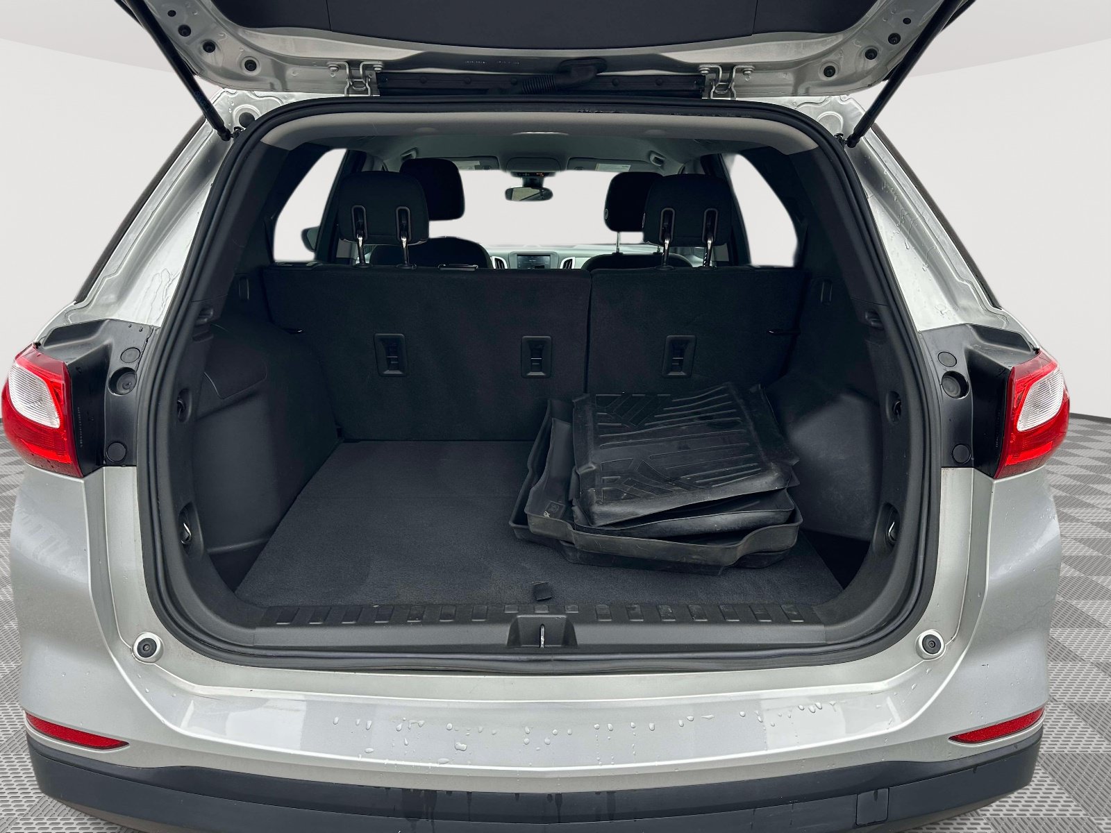 Used 2020 Chevrolet Equinox LS w/ LS Convenience Package AWD/4WD image 32
