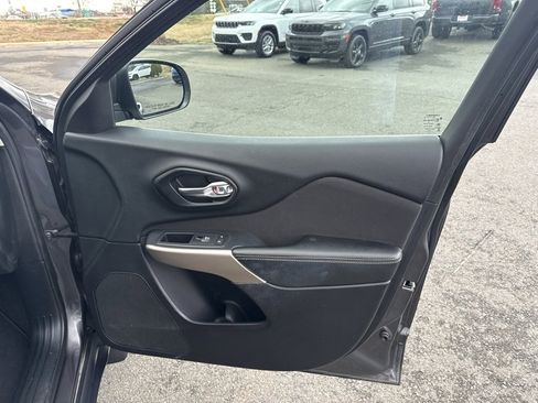 Used 2017 Jeep Cherokee Latitude w/ Safety/Convenience Group image 29