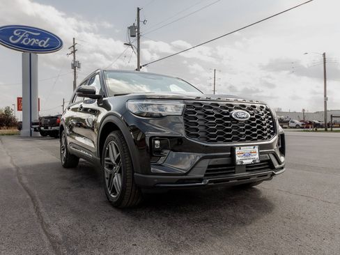 Used 2026 Ford Explorer ST-Line w/ ST-Line Street Pack AWD/4WD image 8