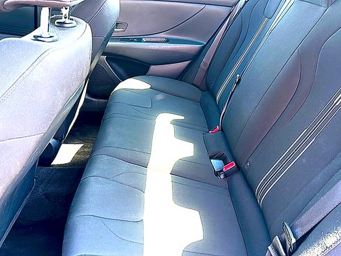 Used 2024 Hyundai Elantra SEL FWD image 18