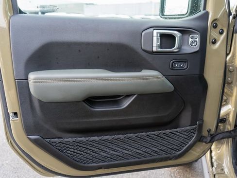 Used 2025 Jeep Gladiator Mojave image 15