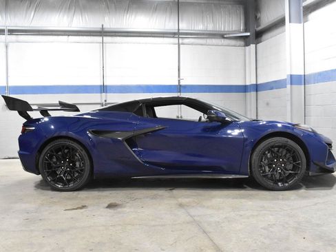 Used 2025 Chevrolet Corvette ZR1 w/ ZR1 Carbon Fiber Aero Package RWD image 20