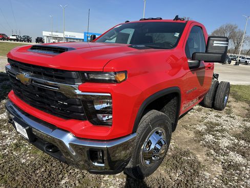 New 2026 Chevrolet Silverado 3500 LT w/ Convenience Package AWD/4WD image 4