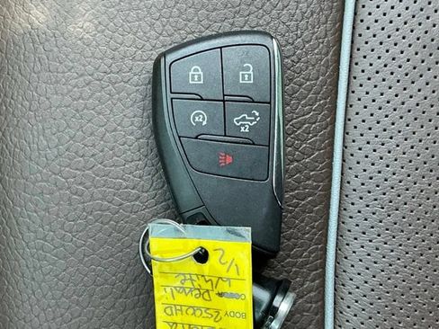 Used 2025 GMC Sierra 2500 Denali w/ Denali Reserve Package AWD/4WD image 36