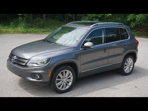 Used 2016 Volkswagen Tiguan SE image 1