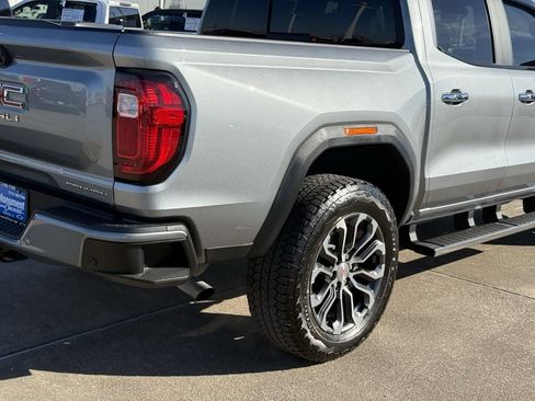 Used 2023 GMC Canyon Denali image 11