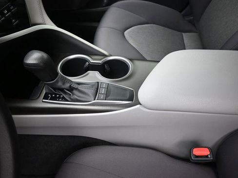 Used 2022 Toyota Camry LE image 20