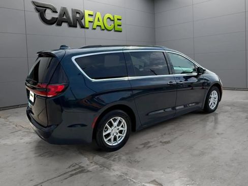 Used 2022 Chrysler Pacifica Touring-L w/ Uconnect Theater Family Group FWD image 8