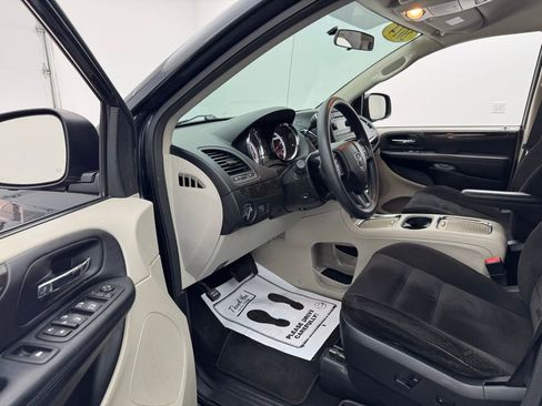Used 2014 Dodge Grand Caravan SXT image 15