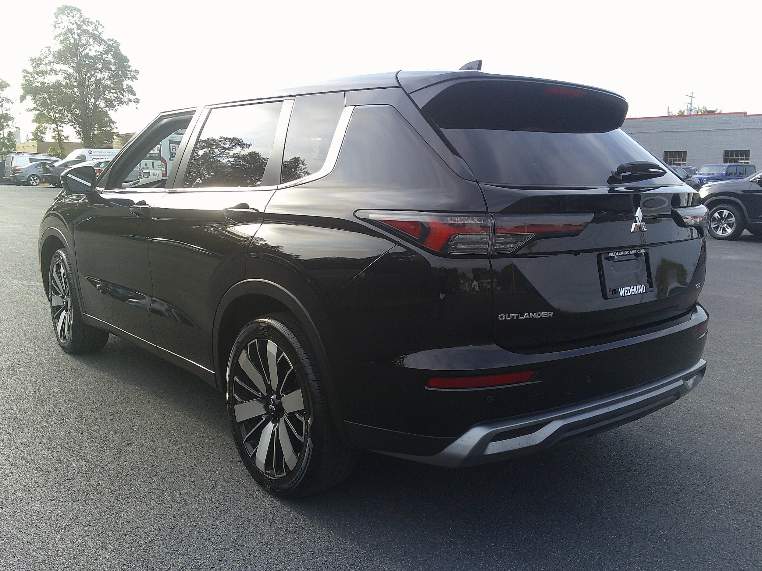 Used 2025 Mitsubishi Outlander SE AWD/4WD image 3