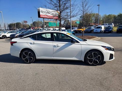 Certified 2023 Nissan Altima 2.5 SR w/ SR Premium Package image 3