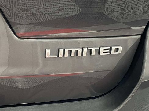Used 2022 Jeep Grand Cherokee L Limited AWD/4WD image 9