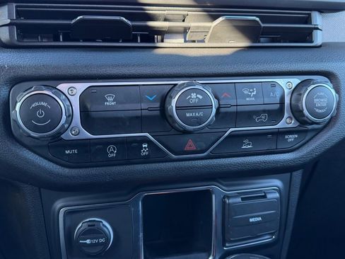 Certified 2024 Jeep Gladiator Sport image 26