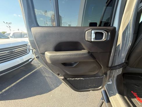 Used 2020 Jeep Gladiator Overland AWD/4WD image 18