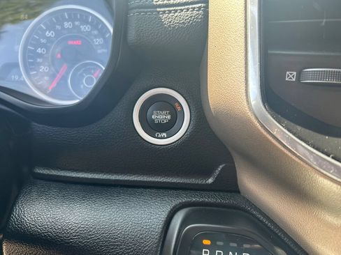 Used 2022 RAM 1500 Laramie AWD/4WD image 18