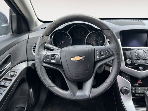 Used 2016 Chevrolet Cruze LT w/ Technology Package image 12