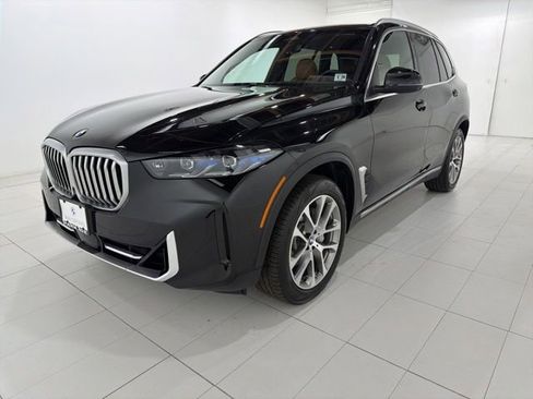 Certified 2024 BMW X5 xDrive40i w/ Premium Package AWD/4WD image 1