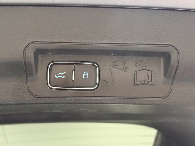 Used 2024 Ford Explorer XLT w/ Equipment Group 202A AWD/4WD image 31