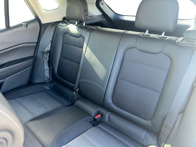 Used 2025 Chevrolet Trax LT FWD image 13