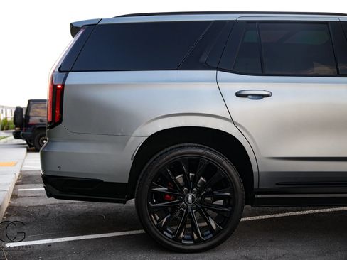 Used 2025 Cadillac Escalade V w/ LPO, ONYX Package AWD/4WD image 15