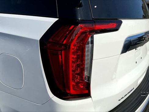 Used 2022 GMC Yukon Denali w/ Denali Premium Package image 28